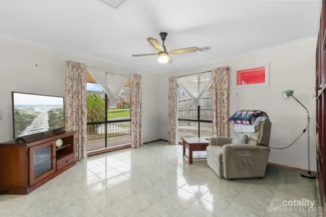 Property photo of 4 Pargeter Court Pakenham VIC 3810