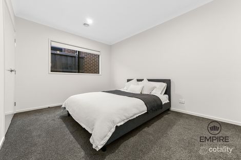 Property photo of 3 Annello Way Clyde VIC 3978