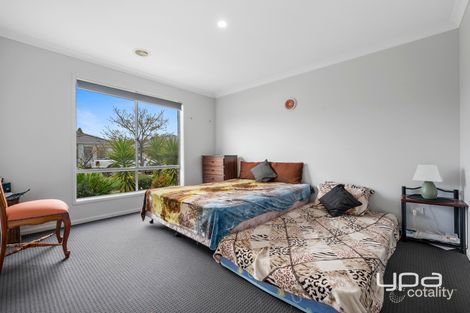 Property photo of 21 Chifley Drive Delacombe VIC 3356