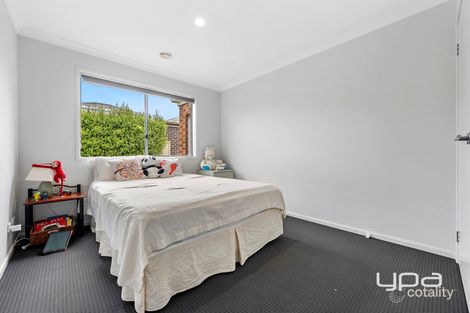 Property photo of 21 Chifley Drive Delacombe VIC 3356