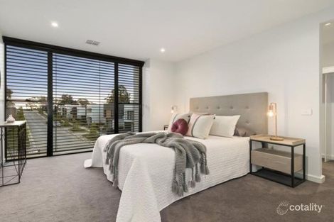 Property photo of 68 Stables Circuit Doncaster VIC 3108