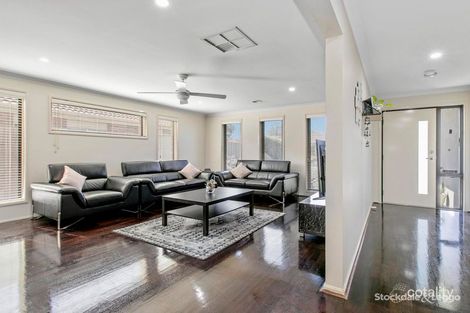 Property photo of 27 Bundoran Avenue Cranbourne VIC 3977