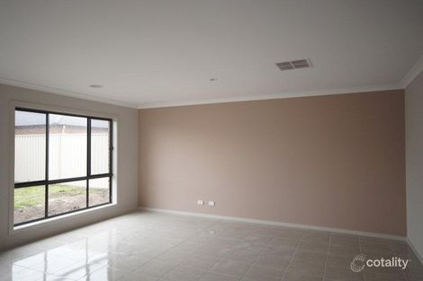 Property photo of 9 Warbler Street Pakenham VIC 3810