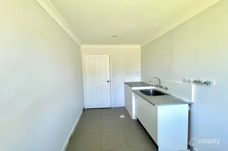 Property photo of 11 Brolga Crescent Green Valley NSW 2168