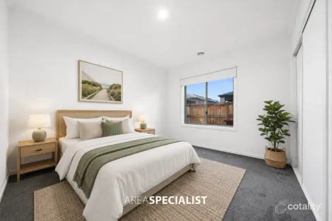 Property photo of 24 Patrobas Loop Cranbourne East VIC 3977