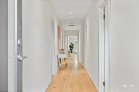 Property photo of 32 Kingston Drive Taylors Hill VIC 3037
