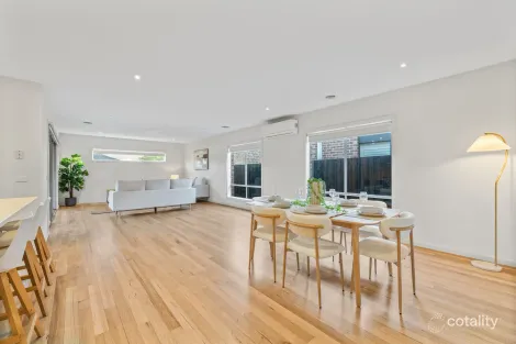 Property photo of 32 Kingston Drive Taylors Hill VIC 3037