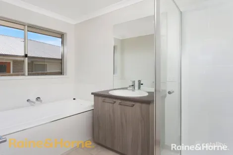 Property photo of 19 Charlton Street Boorooma NSW 2650