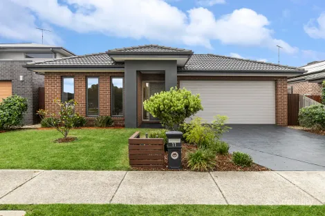 11 Canoe St, Armstrong Creek, VIC 3217