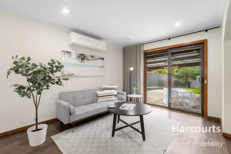 Property photo of 38 Thompson Circuit Mill Park VIC 3082