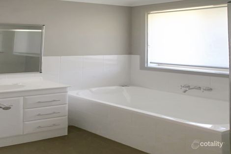 Property photo of 7 Wigeon Chase Cameron Park NSW 2285