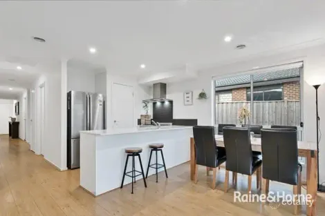 Property photo of 3 Gathering Street Clyde VIC 3978