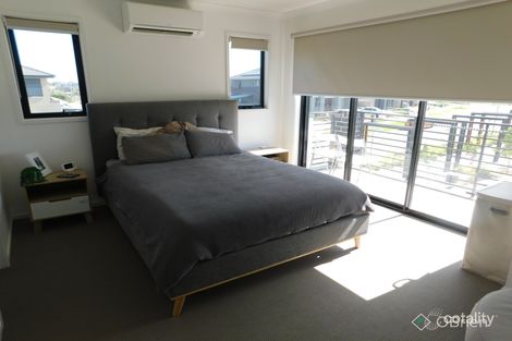 Property photo of 2 Artesian Walk Werribee VIC 3030