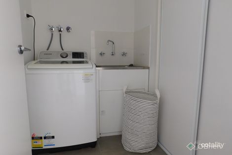 Property photo of 2 Artesian Walk Werribee VIC 3030