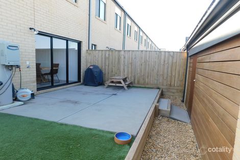 Property photo of 2 Artesian Walk Werribee VIC 3030