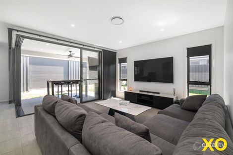 Property photo of 16 Burbank Crescent Hunterview NSW 2330