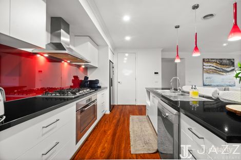 Property photo of 31 Solitude Crescent Point Cook VIC 3030