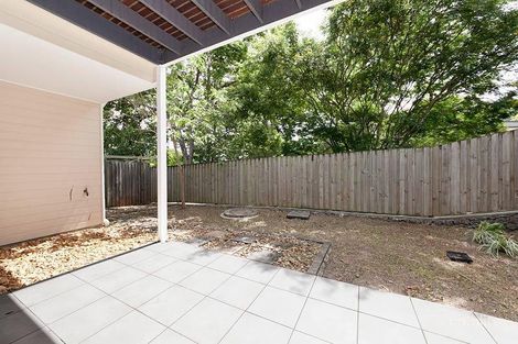 Property photo of 2/25 Rennie Street Indooroopilly QLD 4068