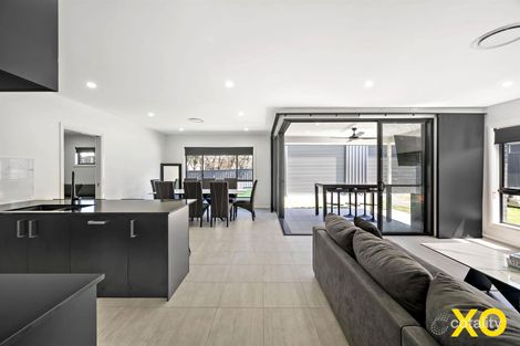 Property photo of 16 Burbank Crescent Hunterview NSW 2330