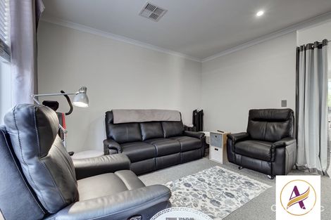 Property photo of 20 Garnet Road Treeby WA 6164