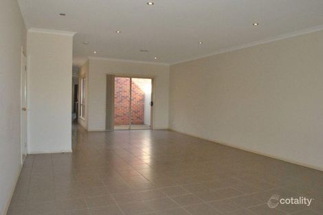 Property photo of 2/17 Horseshoe Circuit Truganina VIC 3029