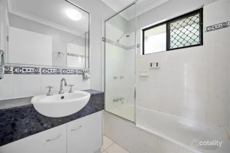 Property photo of 5 Hillman Place Bentley Park QLD 4869