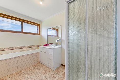 Property photo of 9 Naples Way Pakenham VIC 3810