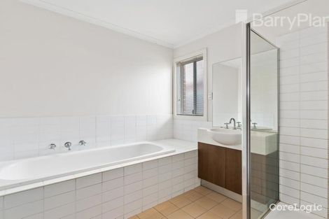 Property photo of 1/3 Swallow Street Werribee VIC 3030