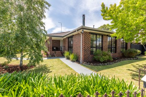 8 Elaine Ave, Alfredton, VIC 3350