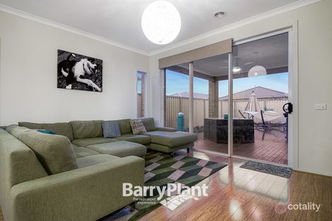Property photo of 13 Inspiration Circuit Pakenham VIC 3810