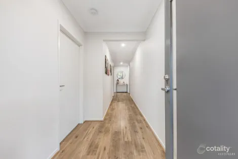Property photo of 3 Arena Circuit Strathtulloh VIC 3338