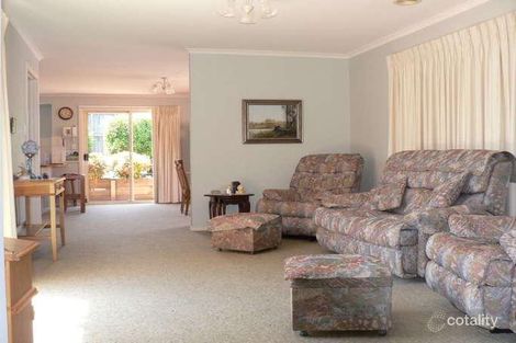 Property photo of 1/5-17 William Road Berwick VIC 3806