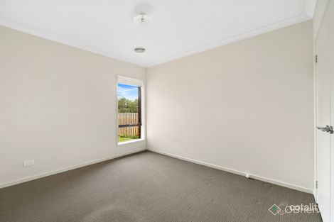 Property photo of 8 Auburn Close Pakenham VIC 3810