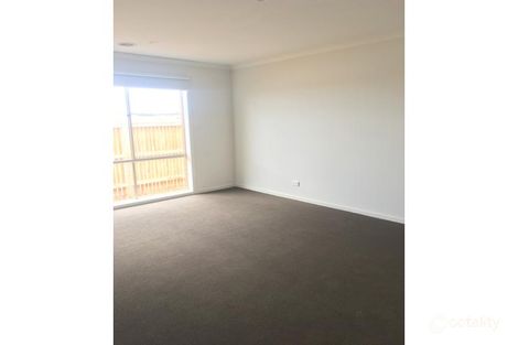 Property photo of 8 Hideaway Lane Beveridge VIC 3753