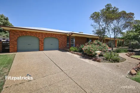 Property photo of 70 Balleroo Crescent Glenfield Park NSW 2650