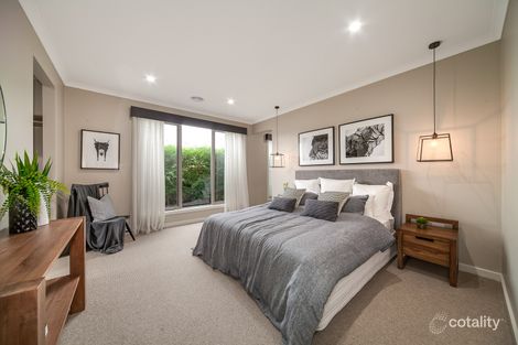 Property photo of 5 Lucinda Lane Cranbourne North VIC 3977