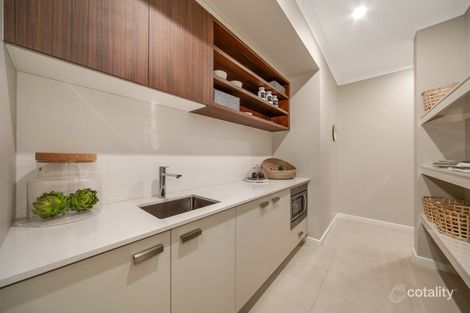 Property photo of 5 Lucinda Lane Cranbourne North VIC 3977