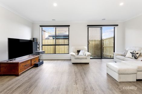 Property photo of 10 Bessie Drive Cranbourne West VIC 3977