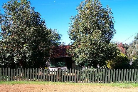 9 Yilgarn St, Mundaring, WA 6073