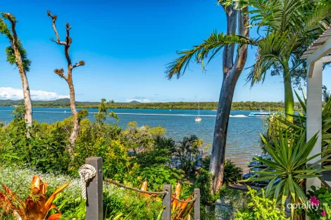 Property photo of 52 Tina Avenue Lamb Island QLD 4184