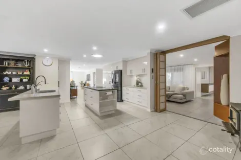 Property photo of 9 Walnut Close Yamanto QLD 4305