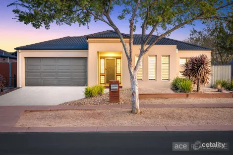 27 Fairbridge Rd, Point Cook, VIC 3030