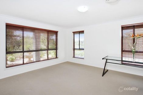 Property photo of 10 Waterside Drive Woongarrah NSW 2259