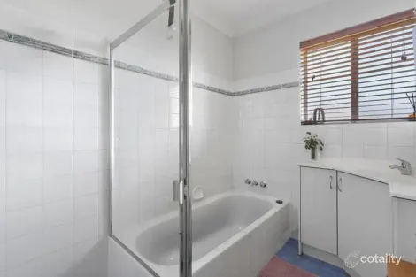 Property photo of 4/77 Kitchener Street Coorparoo QLD 4151