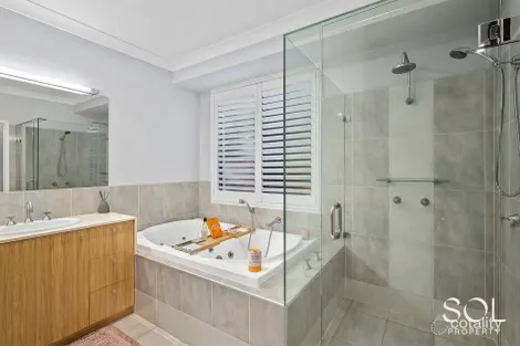 Property photo of 8 Grandis Cashmere QLD 4500