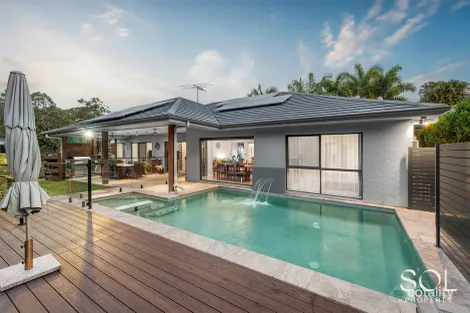 8 GRANDIS CT, CASHMERE, QLD 4500