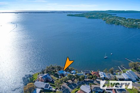 Property photo of 21 Alexander Parade Arcadia Vale NSW 2283
