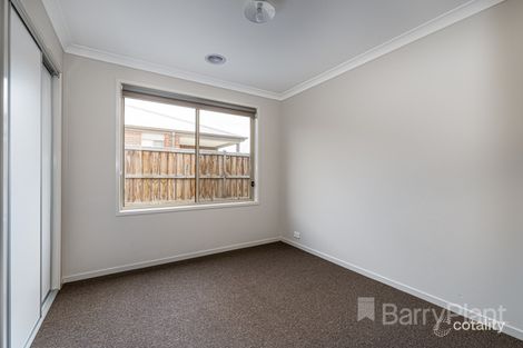 Property photo of 2 Hurdle Street Clyde North VIC 3978