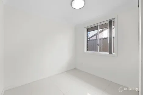 Property photo of 4/4-A Basilisk Place Whalan NSW 2770