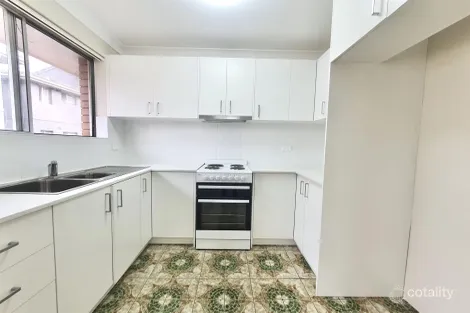 4/4 Olive St, Liverpool, NSW 2170